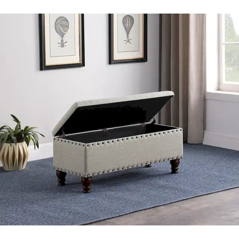 Banc de rangement capitonné avec clous décoratifs en bronze, couvercle à charnière et pieds en bois – Plusieurs coloris