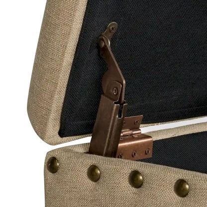 Banc de rangement capitonné avec clous décoratifs en bronze, couvercle à charnière et pieds en bois – Plusieurs coloris