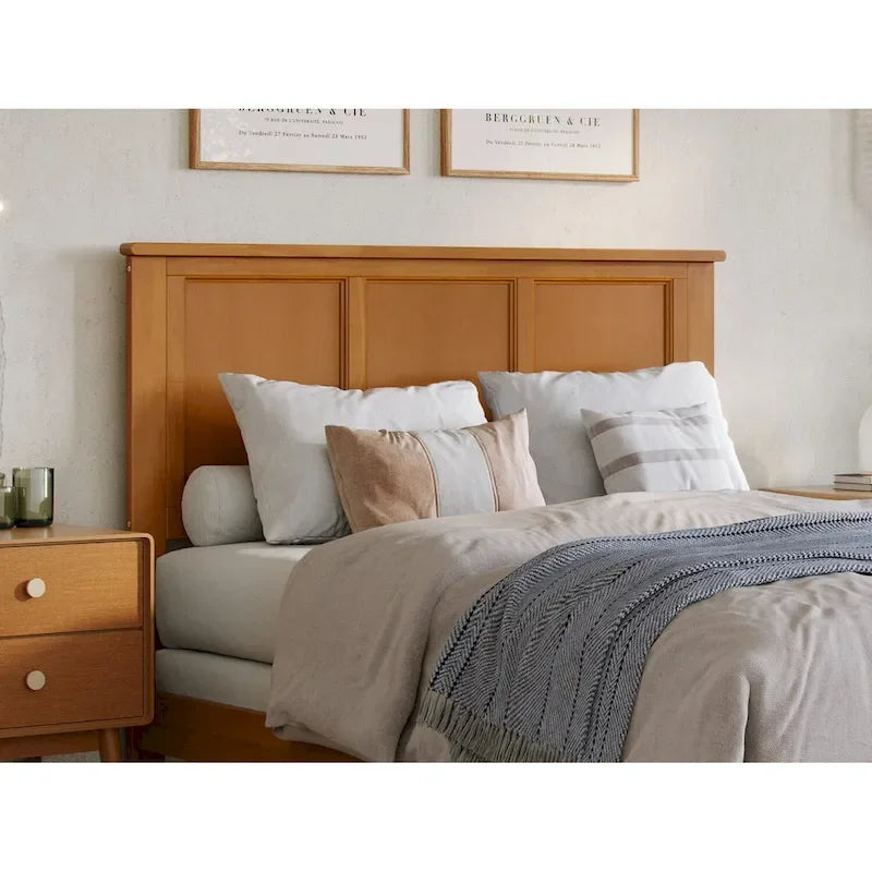 Lit plateforme en bois massif avec pied de lit, chargeur USB et lattes – 5 couleurs, 5 tailles
