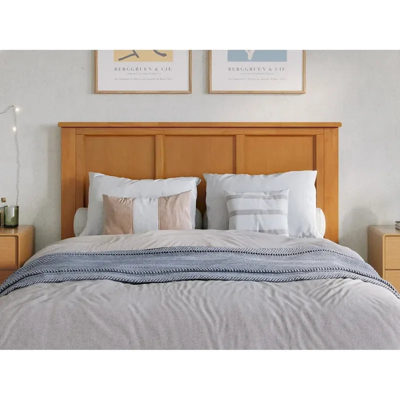Lit plateforme en bois massif avec pied de lit, chargeur USB et lattes – 5 couleurs, 5 tailles