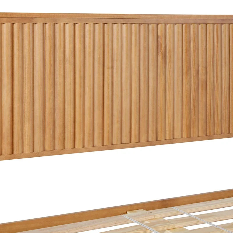 Lit plateforme King en pin massif de style transitoire avec tête de lit cannelée – Aucun sommier requis