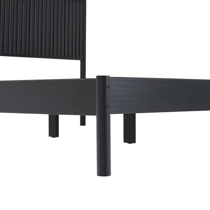 Lit plateforme King en pin massif de style transitoire avec tête de lit cannelée – Aucun sommier requis